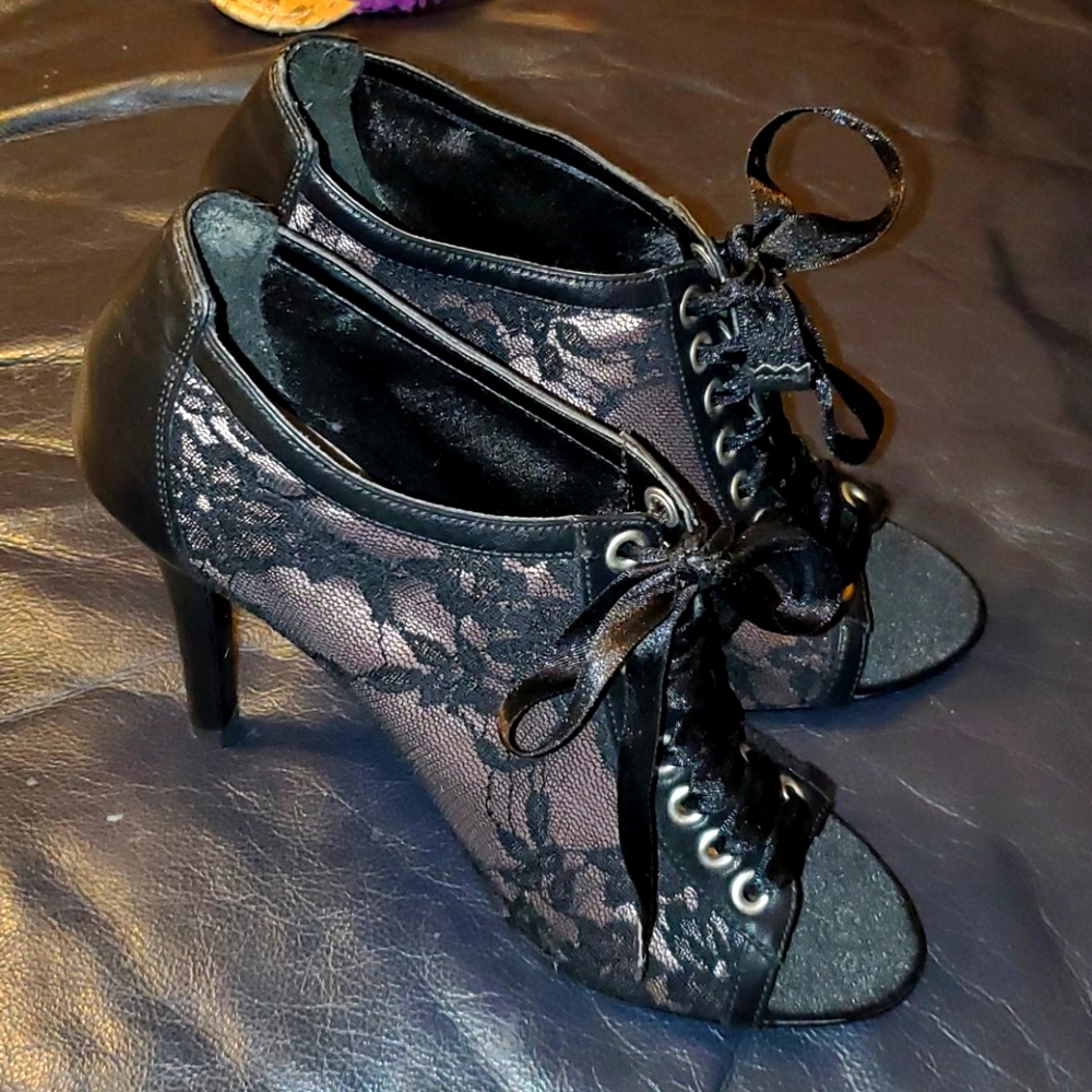 New Lace Peep-Toe Stilletto Booties